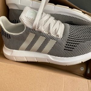 Adidas swift run men’s shoes